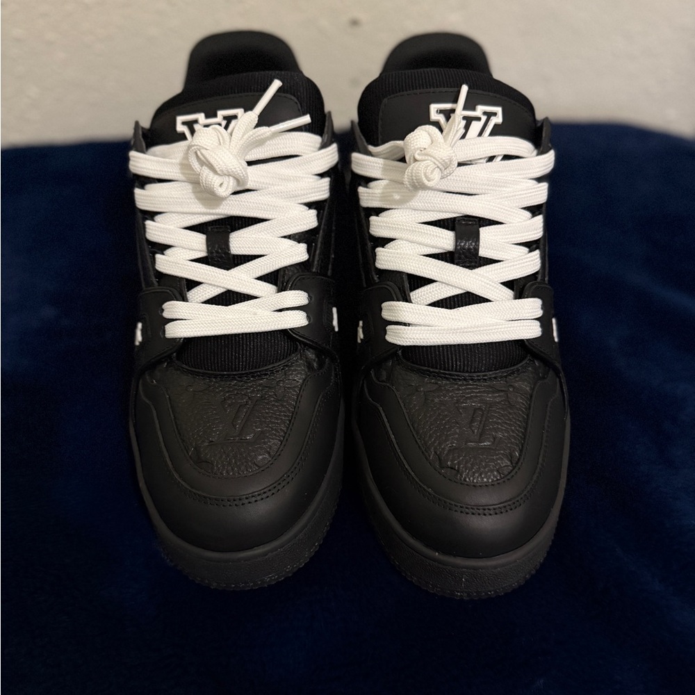 Louis Vuitton Trainer Sneaker (Sz8)